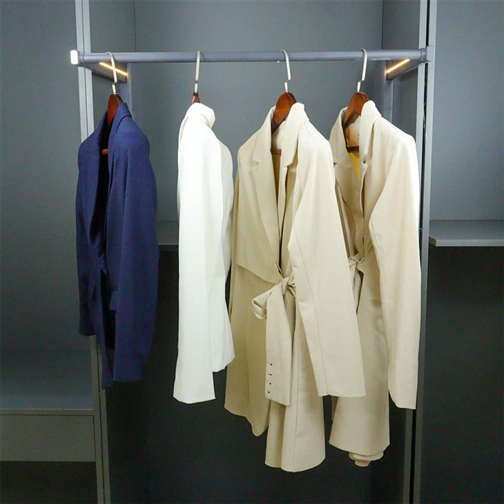 Sistem visećih šipki za podizanje ormara